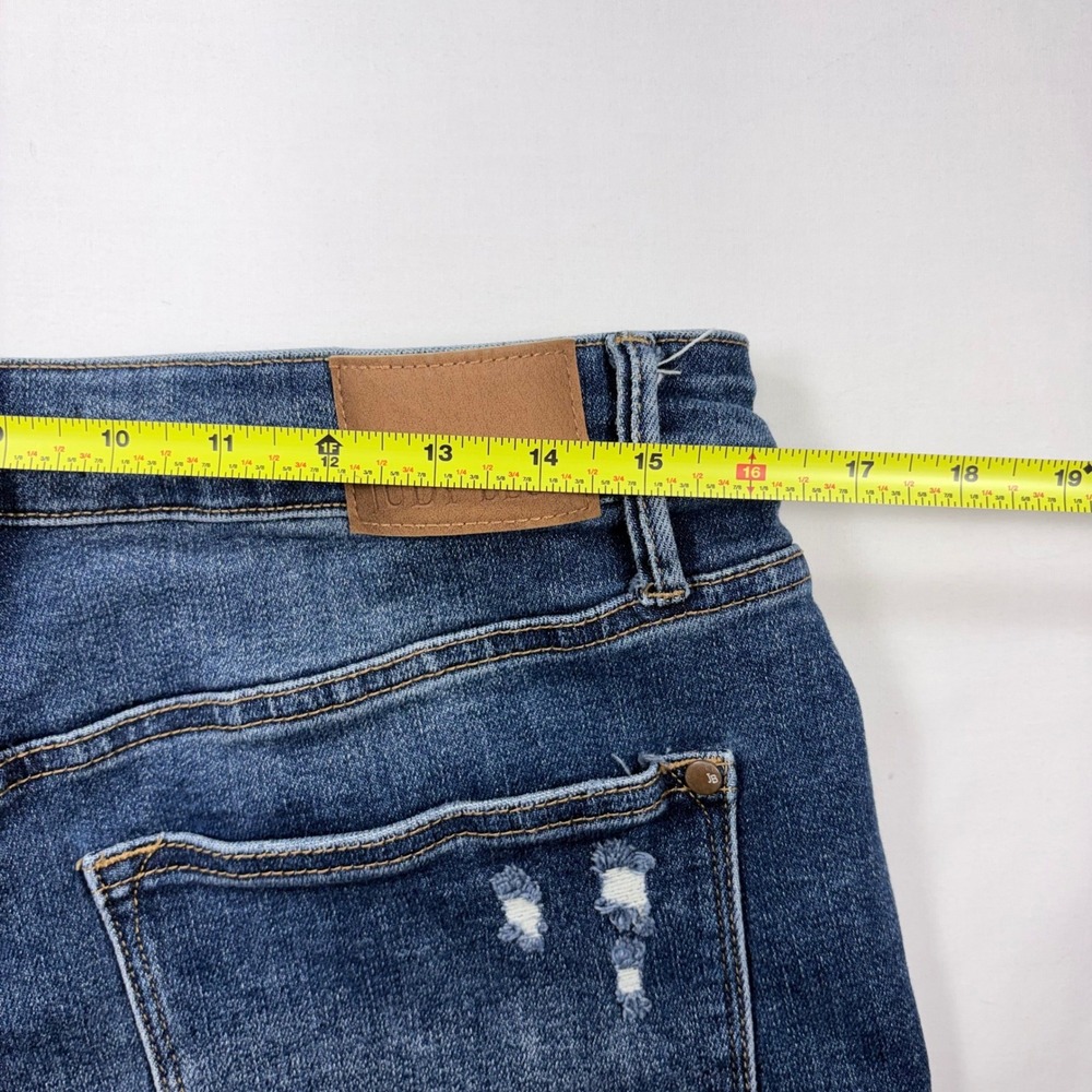 Judy Blue High Waisted Stretch Denim Shorts Plus Size 1XL Medium Wash Distressed - Picture 7 of 8